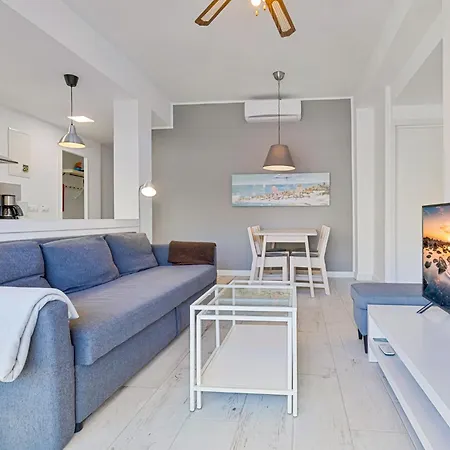 Beautiful 2 Bedroom In Boliches 아파트 *